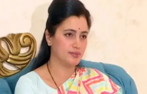 महाराष्ट्र में सियासी घमासान के बीच बोलीं सांसद नवनीत राणा, राज्य में लागू हो “राष्ट्रपति शासन”