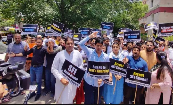 राहुल गांधी के वायनाड कार्यालय पर हमले के खिलाफ इंडियन यूथ कांग्रेस का विरोध प्रदर्शन