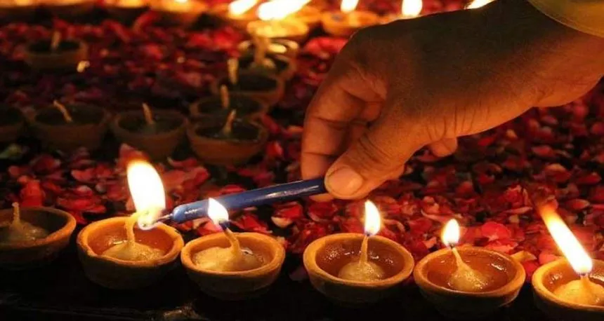 अगर जलाने जा रहे है दीपक…तो करें इन नियमों का पालन, सुख-समृद्धि के साथ बढ़ेगा धन-संपत्ति