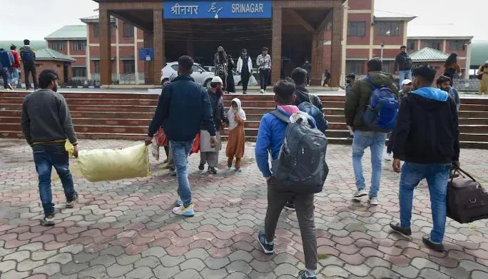 जम्मू-कश्मीर: टारगेट किलिंग के बीच 177 कश्मीरी पंडित टीचर्स का ट्रांसफर, भेजे गए जिला मुख्यालय