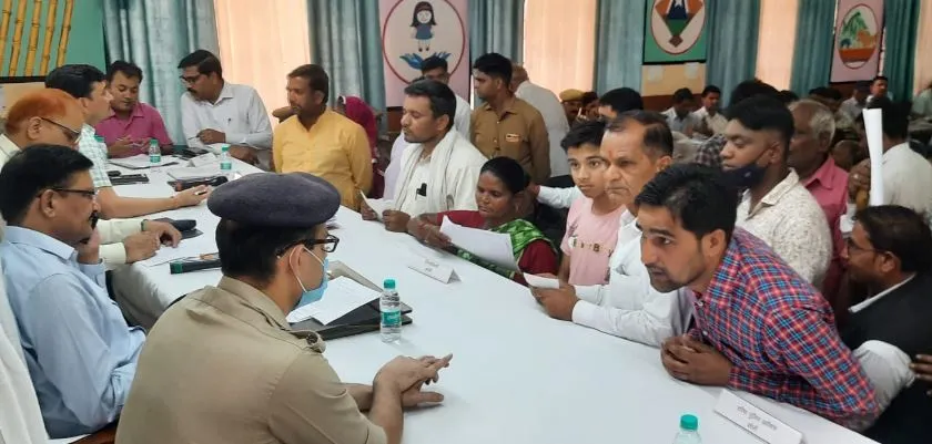 बरेली: संपूर्ण समाधान दिवस के मौके पर डीएम, एसएसपी ने लोगों की शिकायतों पर सुनवाई की