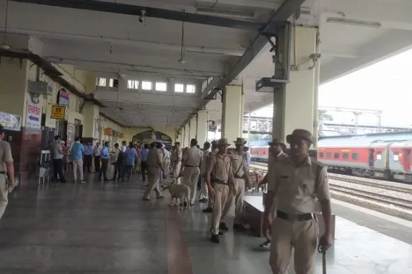 ग्वालियर रेलवे स्टेशन पर बम रखे होने की सूचना, पुलिस हुई सक्रिय
