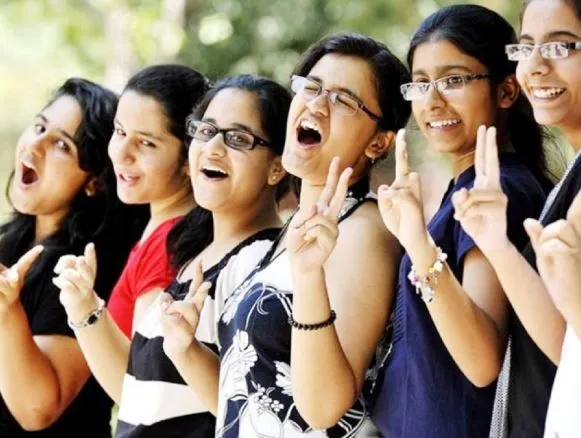 गुजरात बोर्ड 12वीं का रिजल्ट घोषित, 89.23% लड़कियां पास