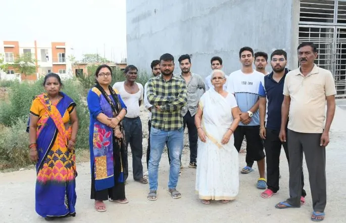 बरेली: कृष्णा नगर कॉलोनी फेज 3 में बिजली का वोल्टेज Low, लोगों का पारा High