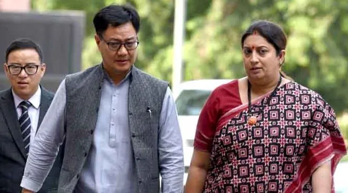 रायपुर दौरे पर स्मृति ईरानी और कानून मंत्री रिजिजू, कार्यकर्ताओं से की मुलाकात