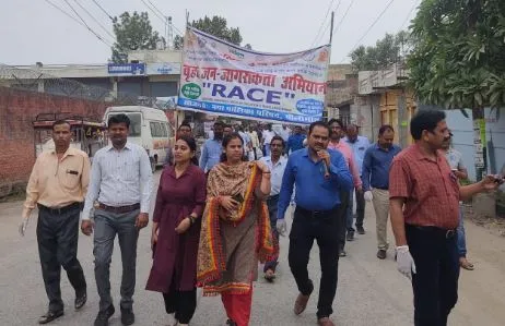 पीलीभीत: सिंगल यूज प्लास्टिक के खिलाफ छिड़ी मुहिम, सड़कों पर उतरे अफसर