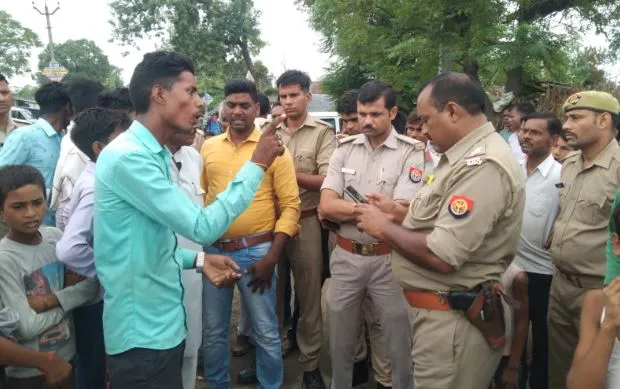 लखीमपुर-खीरी: पोस्टमार्टम रिपोर्ट की मांग को लेकर परिजनों ने रोका अंतिम संस्कार