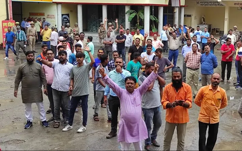 बरेली: उदयपुर हत्याकांड को लेकर हिंदू संगठनों में बढ़ा आक्रोश, बजरंग दल और VHP ने किया विरोध प्रदर्शन