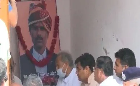 उदयपुर कांड: कन्हैयालाल के परिजन से मिले सीएम गहलोत, 51 लाख का चेक देकर उन्होंने किया ये वादा…