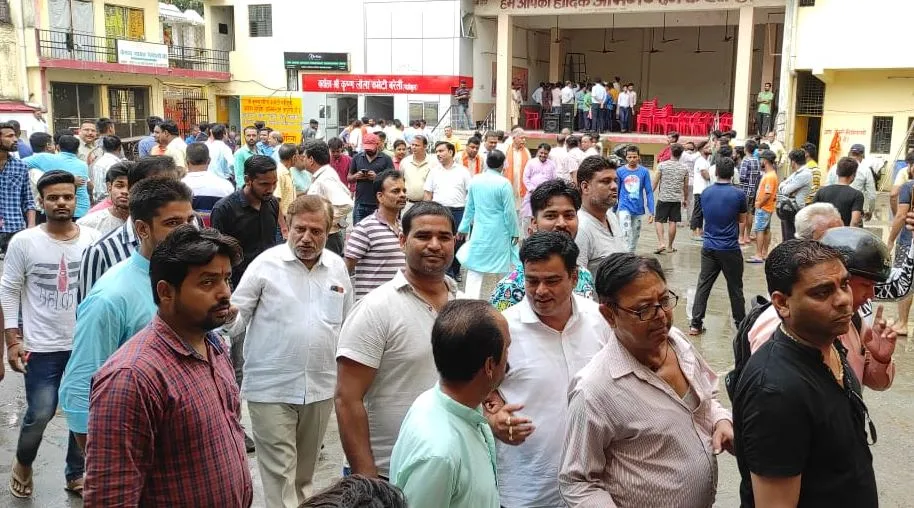 बरेली: कन्हैयालाल हत्याकांड पर आक्रोशित ‘विहिप’ बोला- दोषियों को उदयपुर चौक पर दी जाए फांसी, हथियारों के साथ भी कर सकते हैं प्रदर्शन