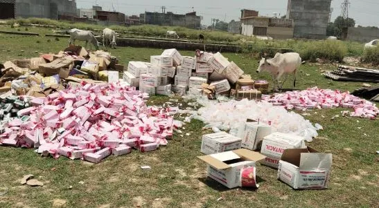 लखीमपुर-खीरी: मरीजों के लिए आईं करोड़ों की दवाएं हुईं एक्सपायरी, खाली प्लाट में फेंकी