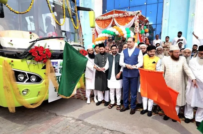बरेली: हज यात्रा के लिए रवाना हुआ आजमीन का पहला जत्था