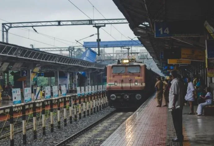 बरेली: रेलवे ट्रेन में खिलौने बेचने के लिए वेंडरों को देगा लाइसेंस