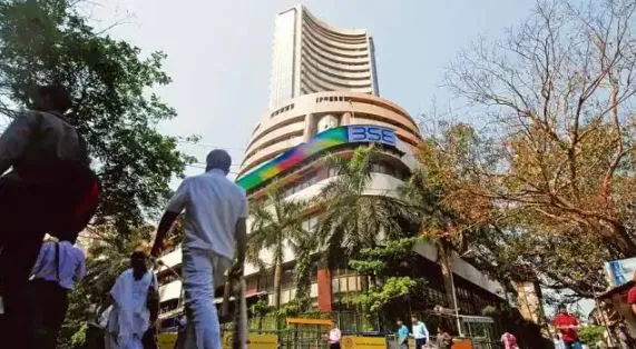 शुरुआती कारोबार में सेंसेक्स 270 अंक से अधिक टूटा, निफ्टी 16,300 से नीचे पहुंंचा