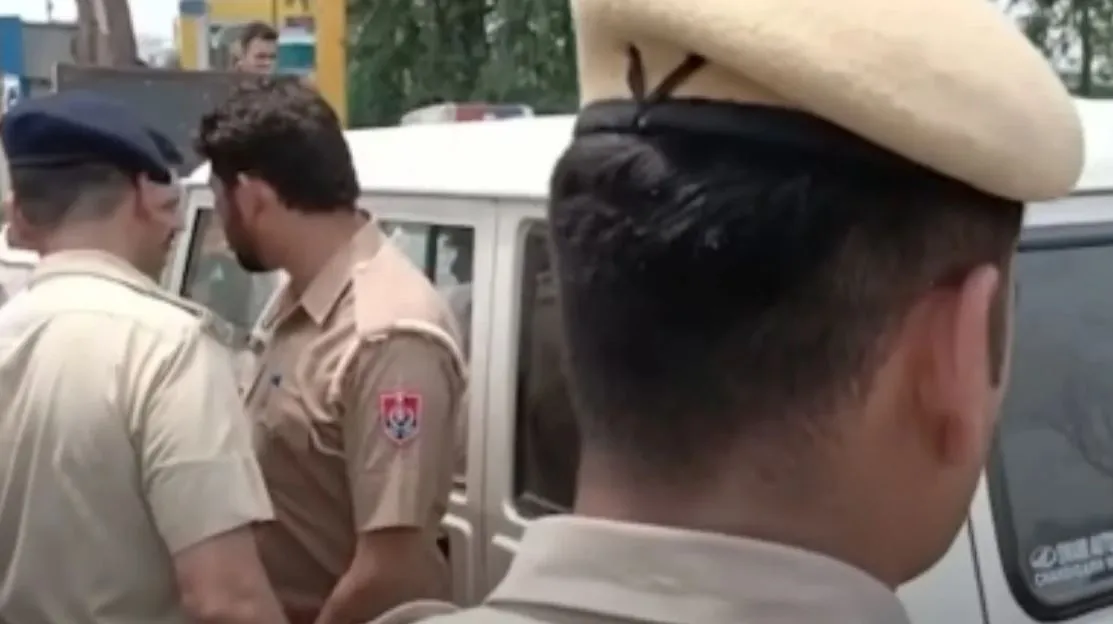 पंजाब में घेराबंदी-तलाशी अभियान, मोहाली की हाउसिंग सोसायटियों से 20 लोग हिरासत में लिए गए, हथियार, नकदी जब्त