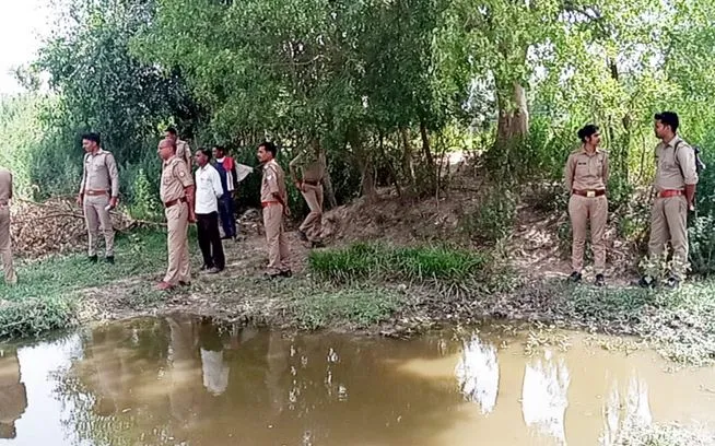 शाहजहांपुर: दोहरे हत्याकांड में सगे-संबंधी हिरासत में, आरोपी फरार