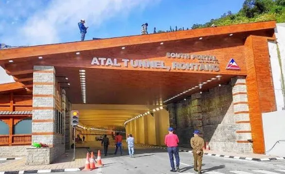 राष्ट्रपति कोविंद ने हिमाचल प्रदेश में अटल सुरंग का किया दौरा