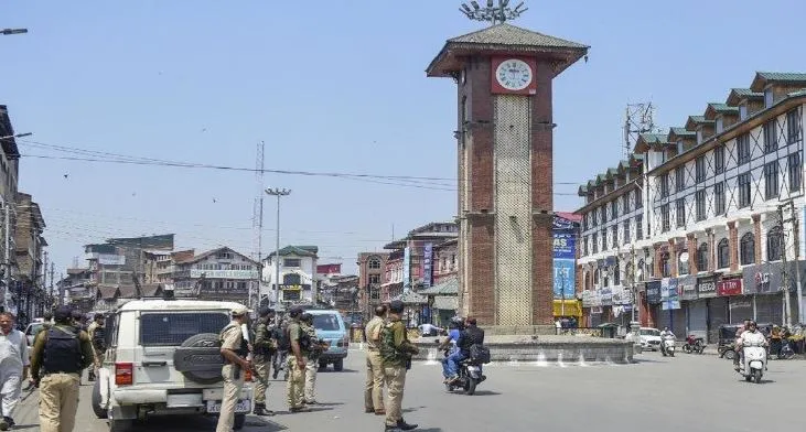 जम्मू-कश्मीर में स्थिति तनावपूर्ण, चेनाब घाटी के कुछ हिस्सों में कर्फ्यू, मोबाइल इंटरनेट सेवाएं बंद