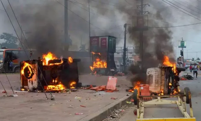 हावड़ा में आज फिर भड़की हिंसा की आग, इंटरनेट सेवा बंद, शहर में लगा कर्फ्यू, ‍BJP पर लगे गंभीर आरोप