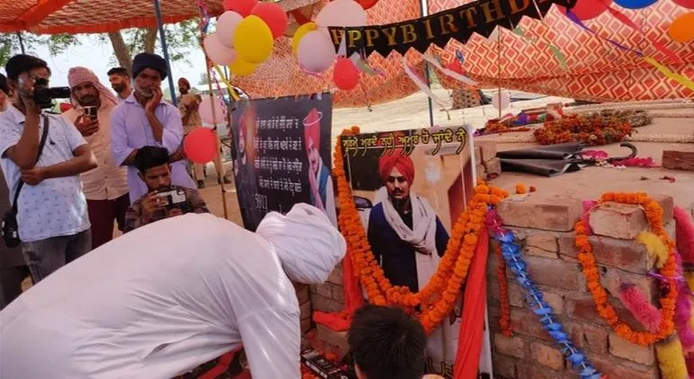 सिद्धू मूसेवाला का जन्मदिन आज, फैन ने किया याद, बड़ी संख्या में दी श्रद्धांजलि