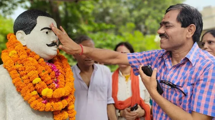 शाहजहांपुर में धूमधाम से मनाई जा रही अमर शहीद बिस्मिल की जयंती