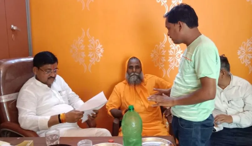 पीलीभीत: मंत्री जी… सरकारी जमीन से प्रशासन नहीं हटवा रहा अवैध कब्जे