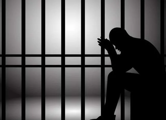 बरेली: बेकसूर हलवाई ने काटी जेल, अब जंक्शन पर रात गुजार रहा पीड़ित परिवार