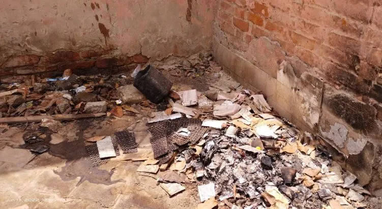 लखीमपुर-खीरी: पकड़ में न आएं दवाएं, इसलिए कर दी आग के हवाले