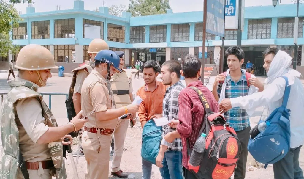 बरेली: जंक्शन पर बेवजह घूम रहे छात्रों को फटकारा, अग्निपथ भर्ती को लेकर जीआरपी-आरपीएफ का पहरा