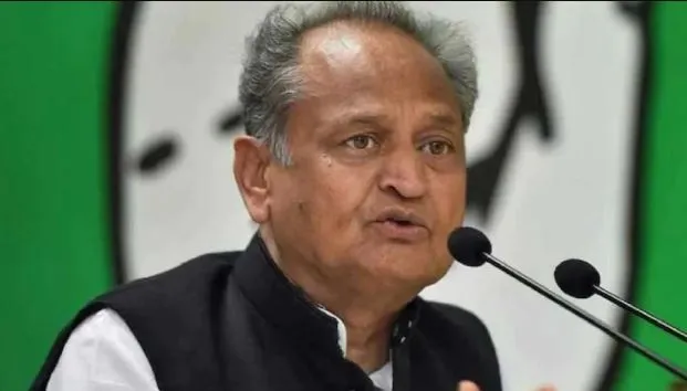 राजस्थान सरकार सोसायटियों में फंसे लोगों के पैसे दिलवाने का करेगी प्रयास: सीएम गहलोत