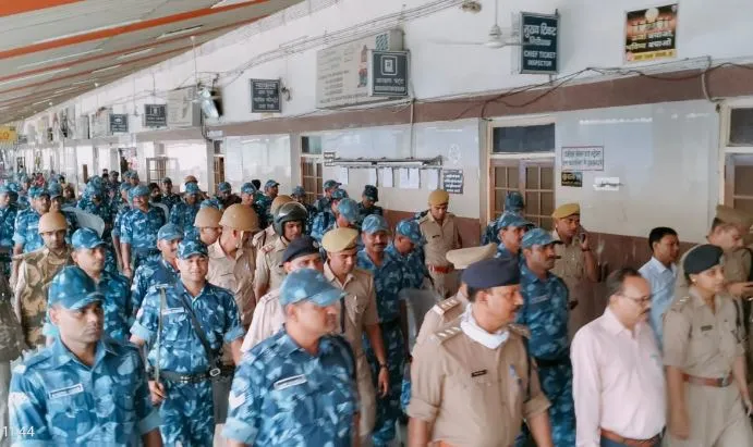 बरेली: अग्निपथ प्रदर्शन को लेकर प्रशासन अलर्ट, जंक्शन पर किया फ्लैग मार्च