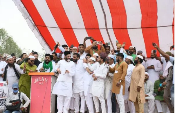 बरेली: प्रदर्शन के दौरान जेबकतरों ने लोगों की जेब पर हाथ किया साफ, मोबाइल भी ले उड़े