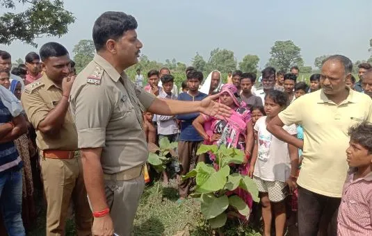 लखीमपुर-खीरी: सिंचाई देखने खेत पर गए प्रधान पति लापता, हाईवे जाम कर रहे लोगों को पुलिस ने खदेड़ा