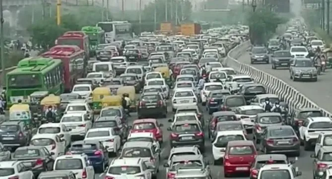 अग्निपथ पर बढ़ता ही जा रहा बवाल, भारत बंद से चरमराई व्यवस्था, दिल्ली-गुरुग्राम की सड़कों पर जाम, ट्रेनें रद्द
