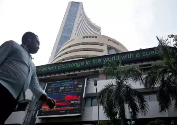 मिलेजुले वैश्विक रुझानों के बीच शेयर बाजार में शुरुआती तेजी के बाद गिरावट
