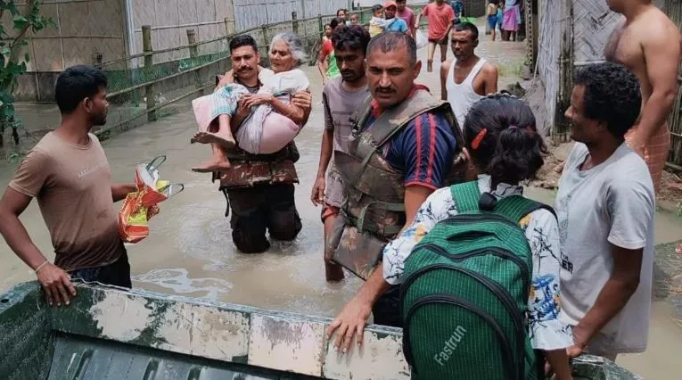 असम में कुदरत का कहर जारी, बाढ़ में मरने वालों की संख्या बढ़कर 71 हुई