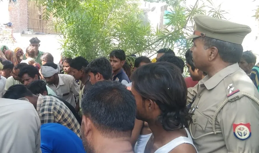 बदायूं: नल के बोरिंग की खुदाई कर रहे दो युवक करंट की चपेट में आए, एक की मौत,1 झुलसा