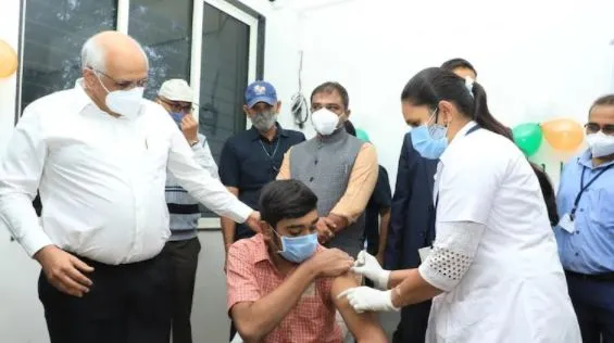 कोरोना के खिलाफ अभियान जारी, कोविड टीकाकरण में 194.43 करोड़ टीके लगे