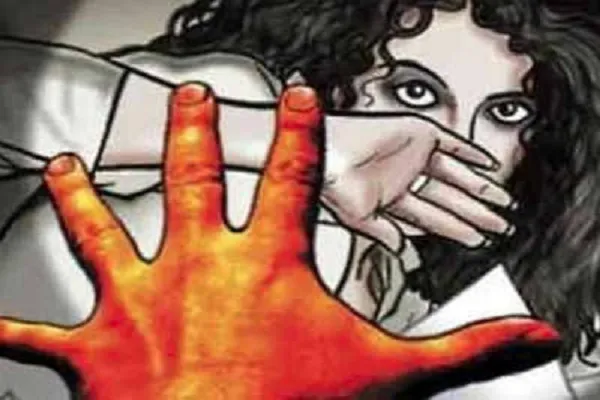 मुरादाबाद : देवर ने किया दुष्कर्म, पति ने तलाक देकर घर से निकाला