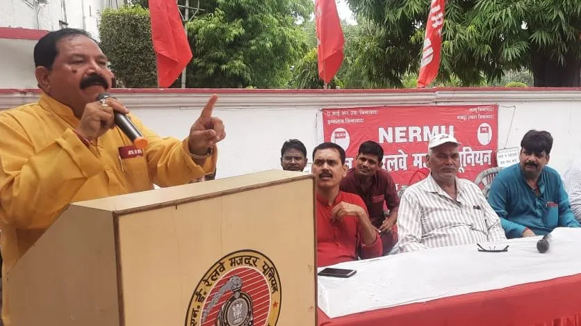 बरेली: नरमू ने अपनी मांगों को लेकर किया धरना-प्रदर्शन