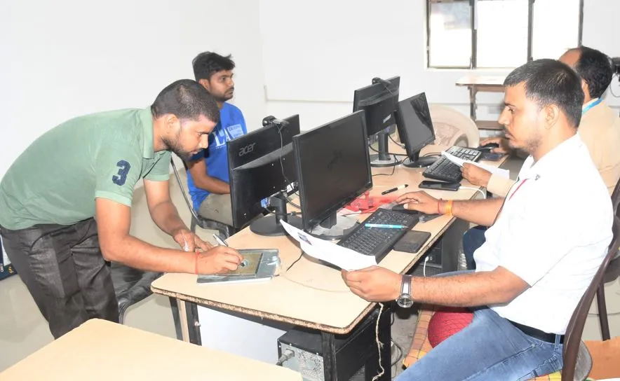 बरेली: ड्राइविंग लाइसेंस बनवाना है तो पहले लैपटॉप या कंप्यूटर खरीदें