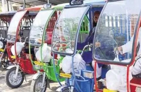 काशीपुर: नियम ताक पर रखना पड़ा भारी, 47 ई-रिक्शा समेत 50 वाहनों का चालान