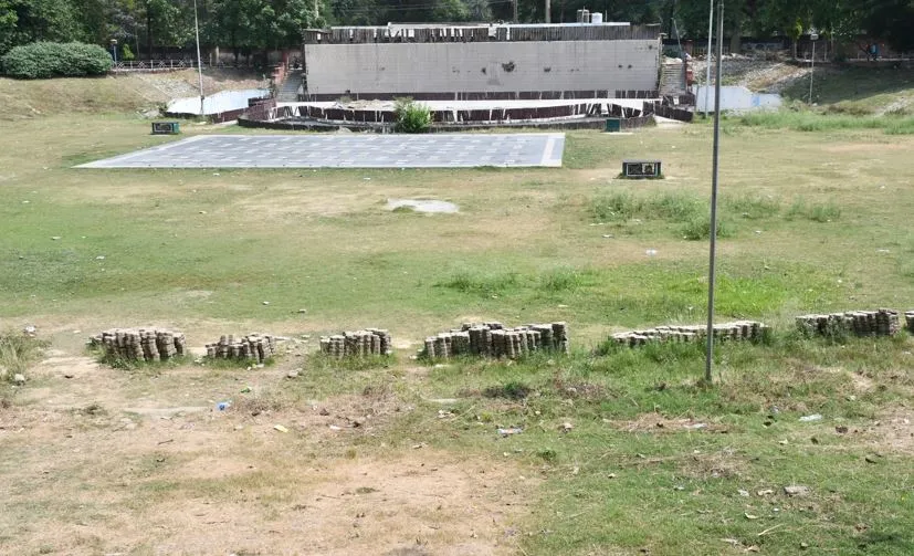 बरेली: कागजों में गांधी उद्यान का तालाब जीवित, धरातल पर पक्का निर्माण