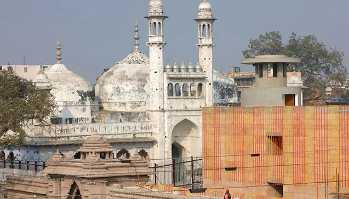Gyanvapi Masjid Case: सीजेएम कोर्ट में एक अन्य याचिका दायर, अंजुमन इंतेजामिया मसाजिद कमेटी पर लगा आरोप