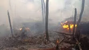 बाजपुर: छह झोपड़ियों में लगी आग, सारा सामान जला