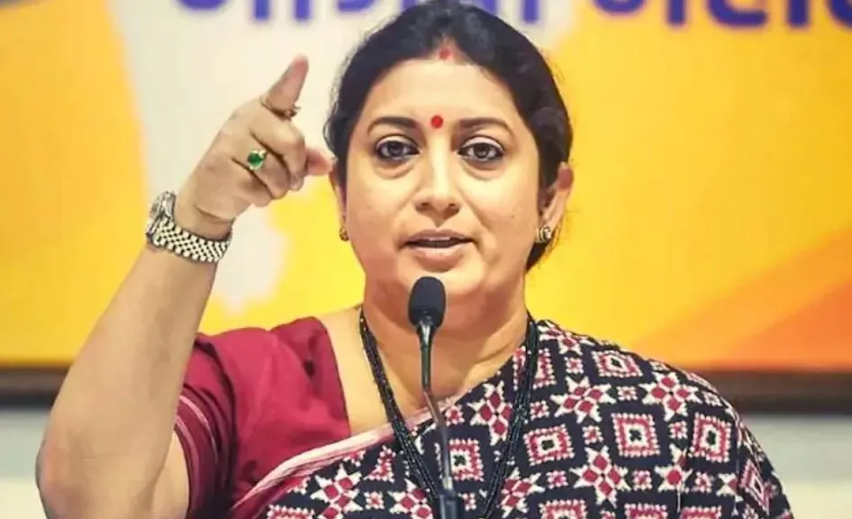स्मृति ईरानी ने सीएम केजरीवाल पर बोला हमला, कहा- काले धन के मालिक सत्येंद्र जैन को क्यों बचा रहे हैं
