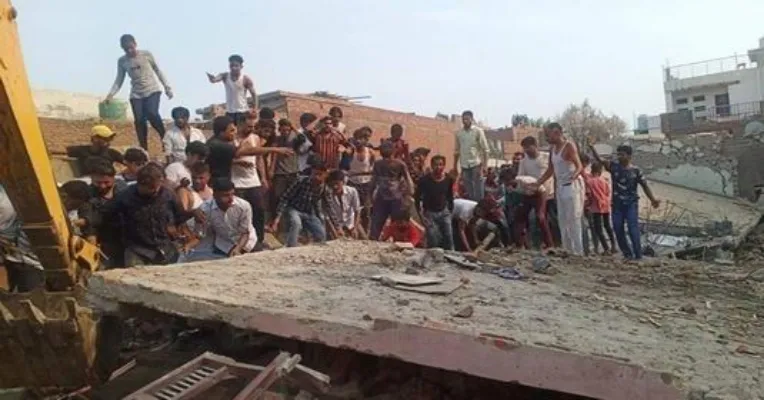 मेरठ : धमाके के साथ फटा गैस सिलेंडर, महिला समेत दो की दर्दनाक की मौत, कई घायल