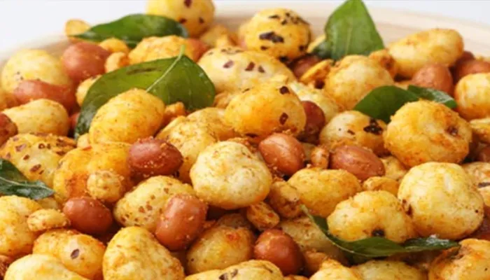 Kitchen Hacks: वजन घटाने में हेल्पफुल है मखाना-मूंगफली चाट, जानें रेसिपी