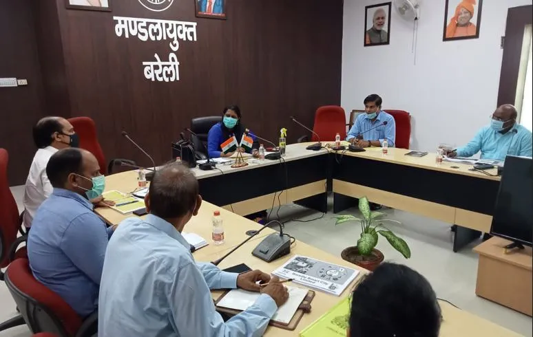 बरेली: स्मार्ट सिटी में बनी सड़कों पर जलभराव हुआ तो खैर नहीं- मंडलायुक्त