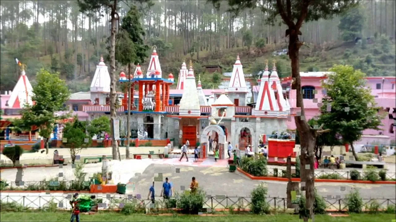 बिनसर महादेव मंदिर अपने पुरातात्विक महत्व और वनस्पति के लिए है लोकप्रिय
